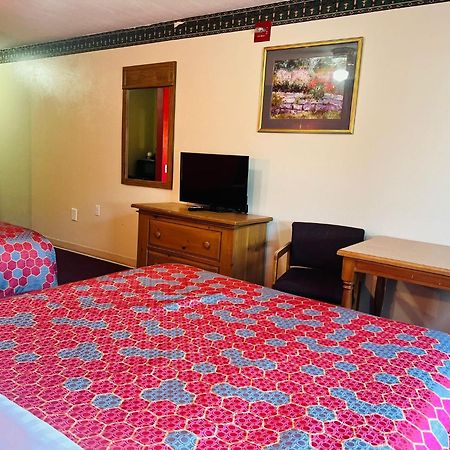 Villa Inn Motel Near Hwy 12 Wi Capital O Fort Atkinson Экстерьер фото