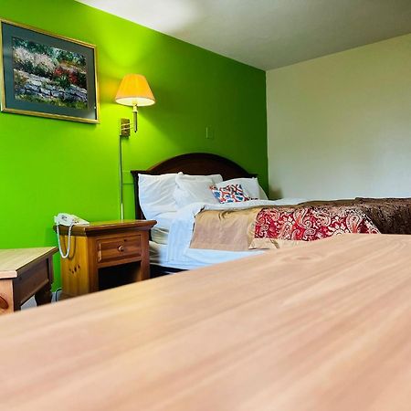 Villa Inn Motel Near Hwy 12 Wi Capital O Fort Atkinson Экстерьер фото