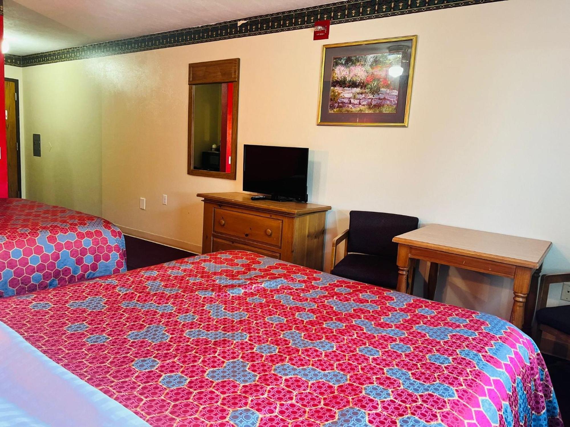 Villa Inn Motel Near Hwy 12 Wi Capital O Fort Atkinson Экстерьер фото
