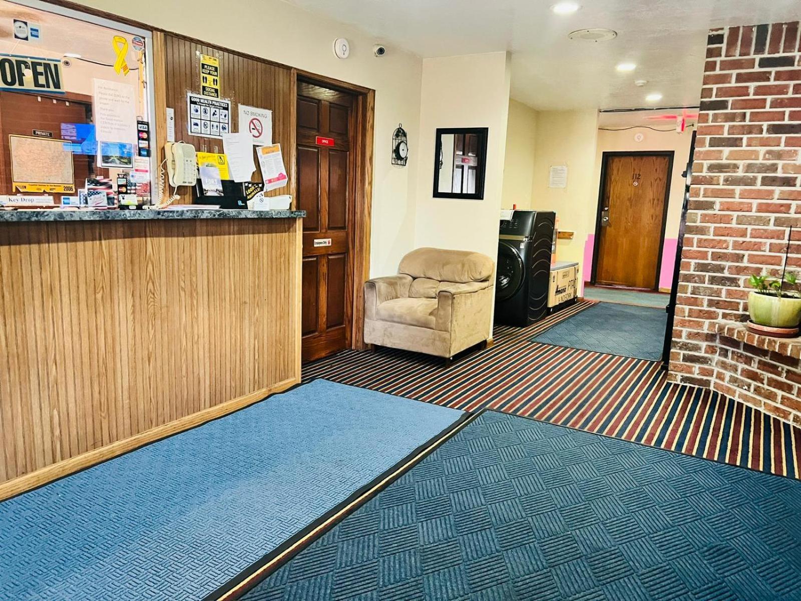 Villa Inn Motel Near Hwy 12 Wi Capital O Fort Atkinson Экстерьер фото