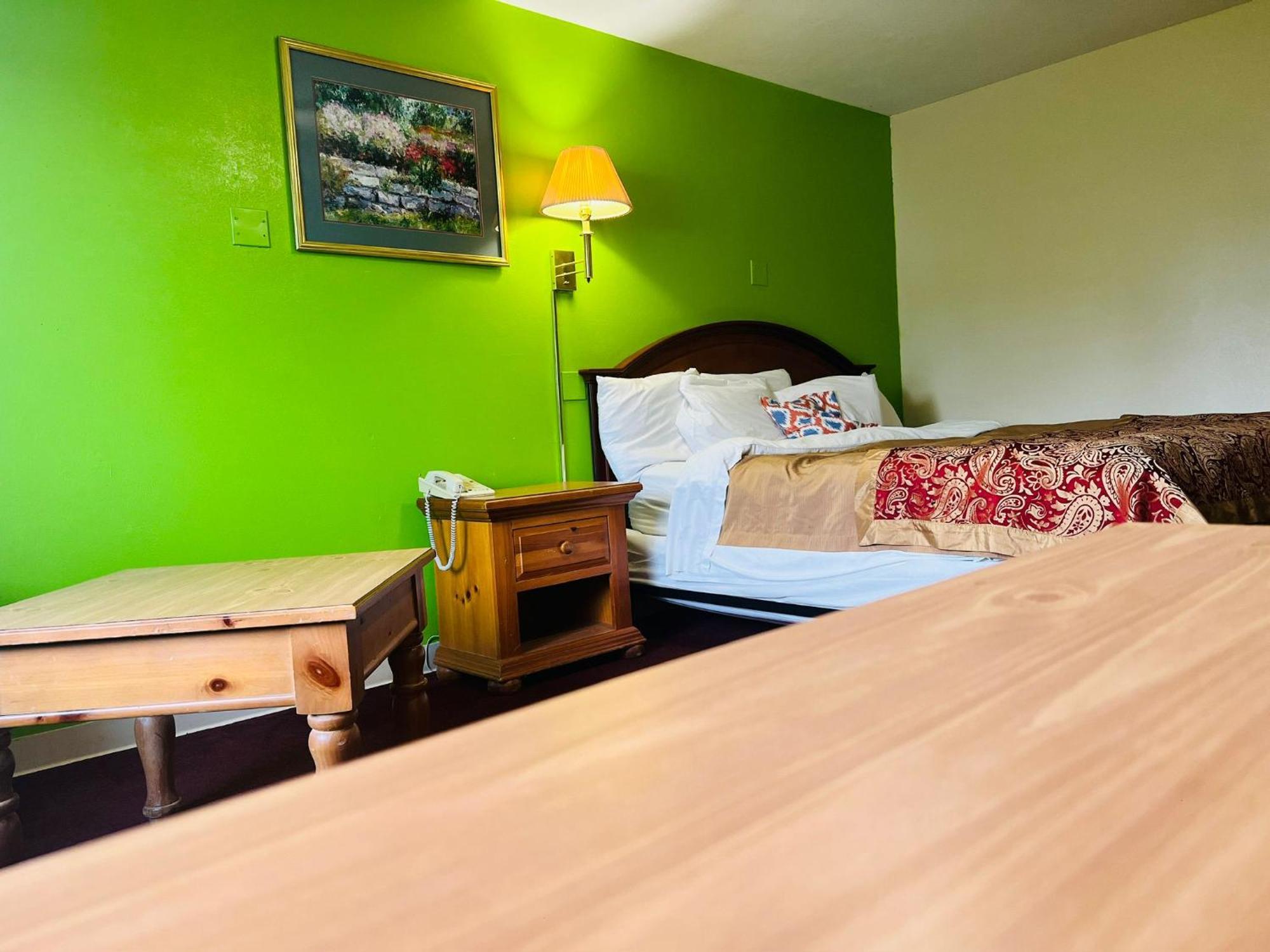 Villa Inn Motel Near Hwy 12 Wi Capital O Fort Atkinson Экстерьер фото
