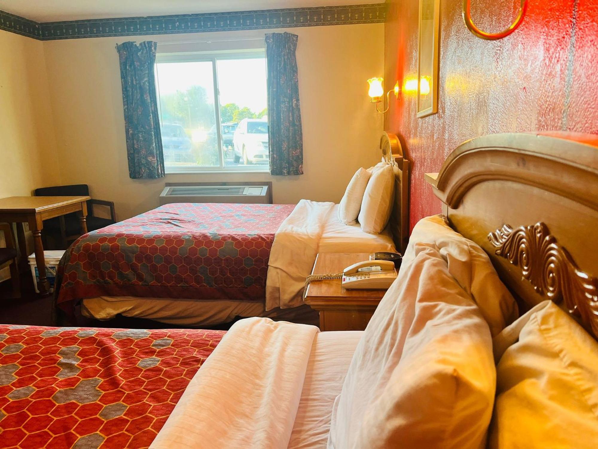 Villa Inn Motel Near Hwy 12 Wi Capital O Fort Atkinson Экстерьер фото