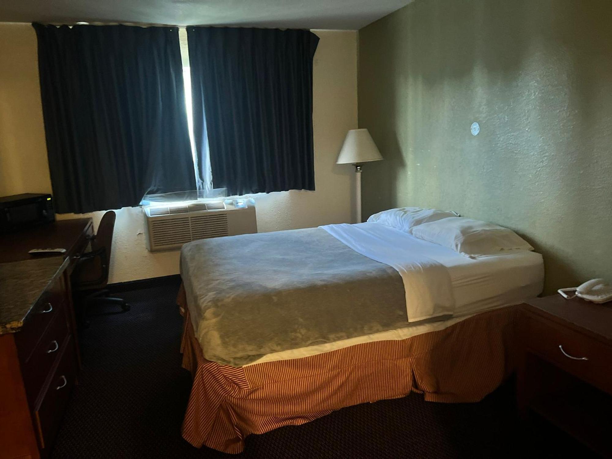 Villa Inn Motel Near Hwy 12 Wi Capital O Fort Atkinson Экстерьер фото