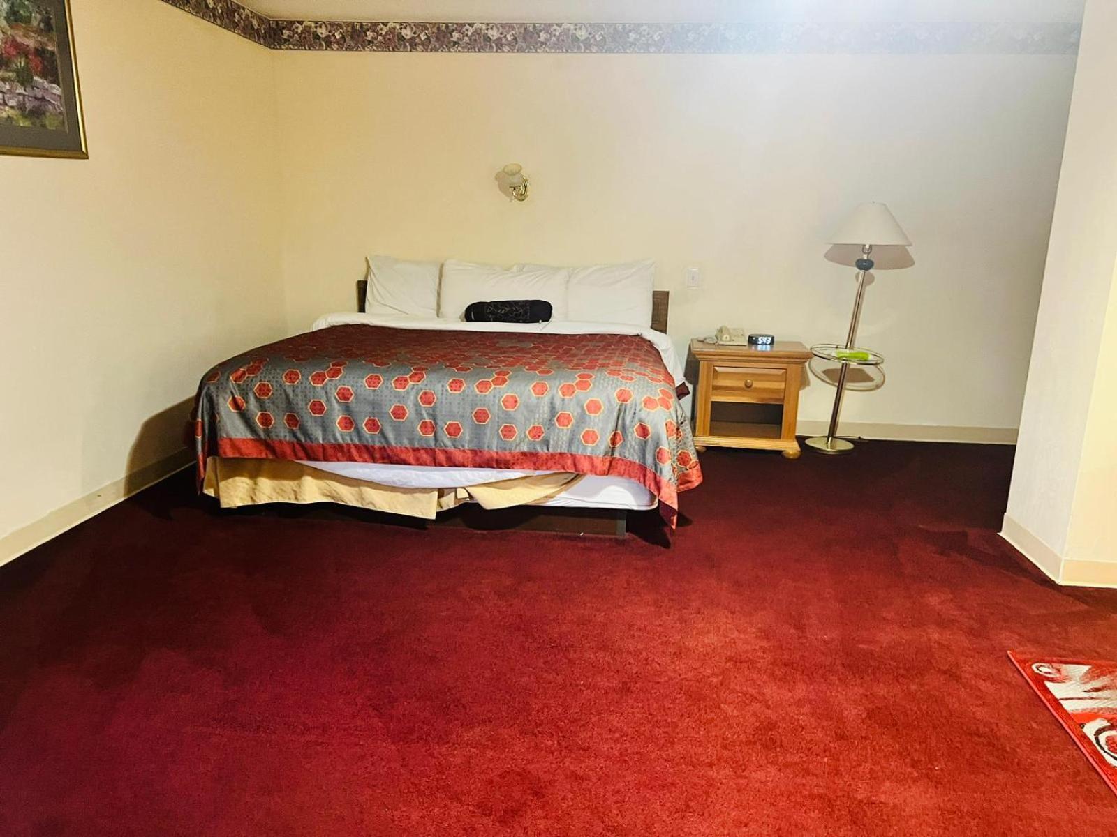 Villa Inn Motel Near Hwy 12 Wi Capital O Fort Atkinson Экстерьер фото