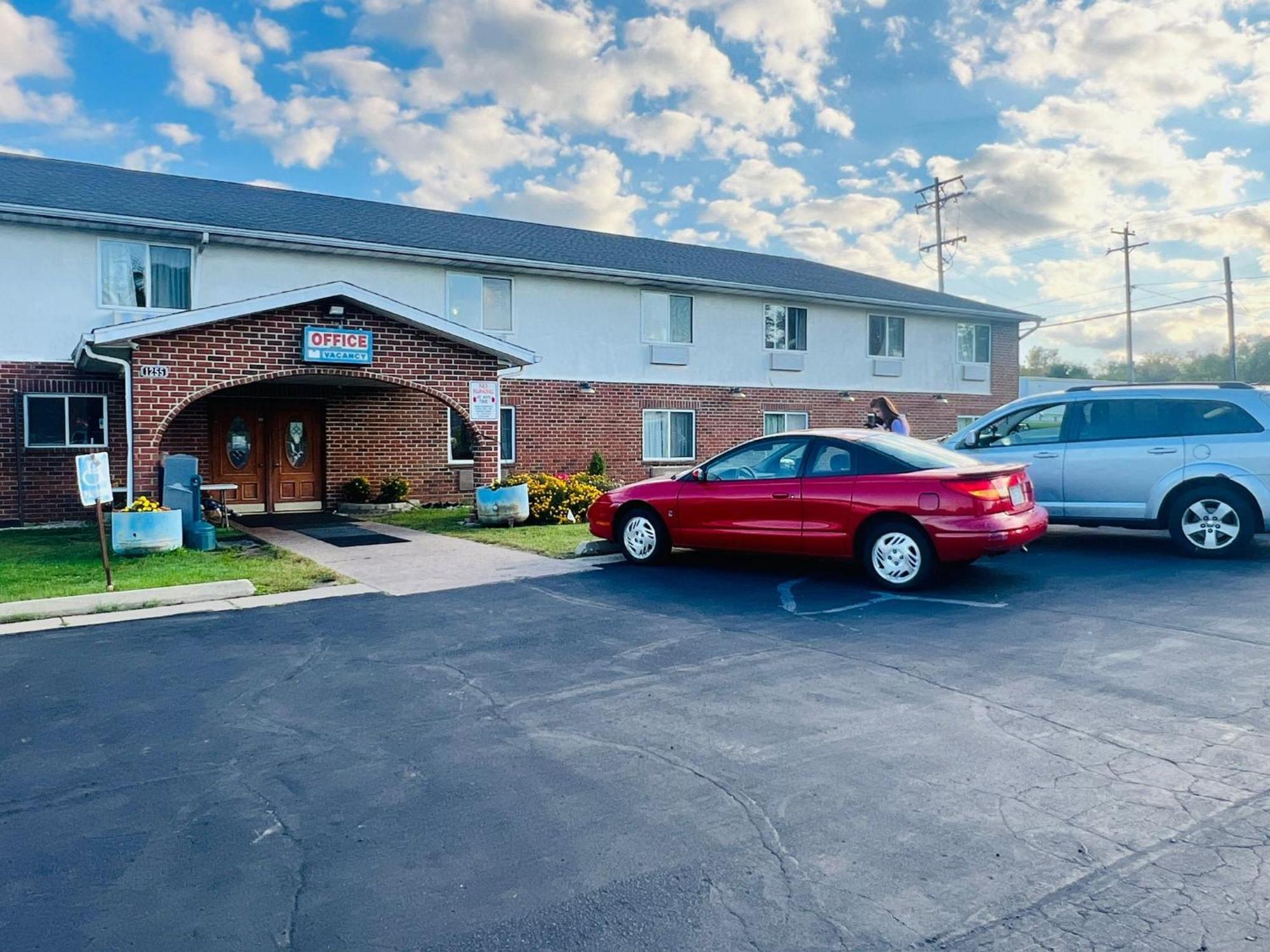 Villa Inn Motel Near Hwy 12 Wi Capital O Fort Atkinson Экстерьер фото