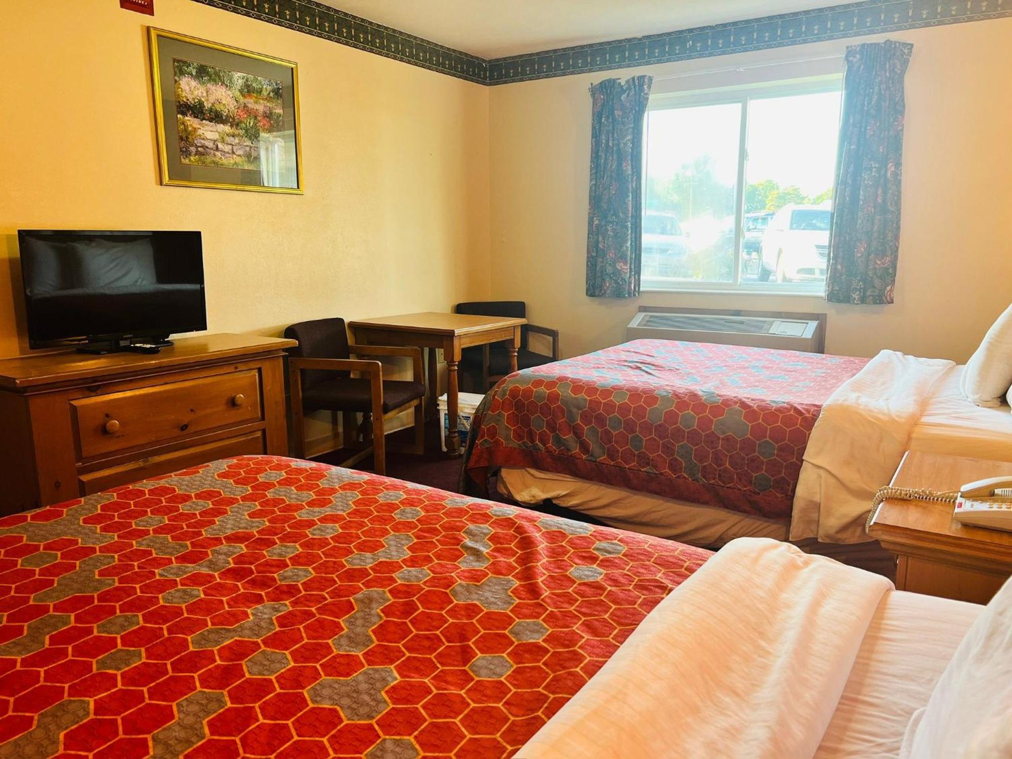 Villa Inn Motel Near Hwy 12 Wi Capital O Fort Atkinson Экстерьер фото