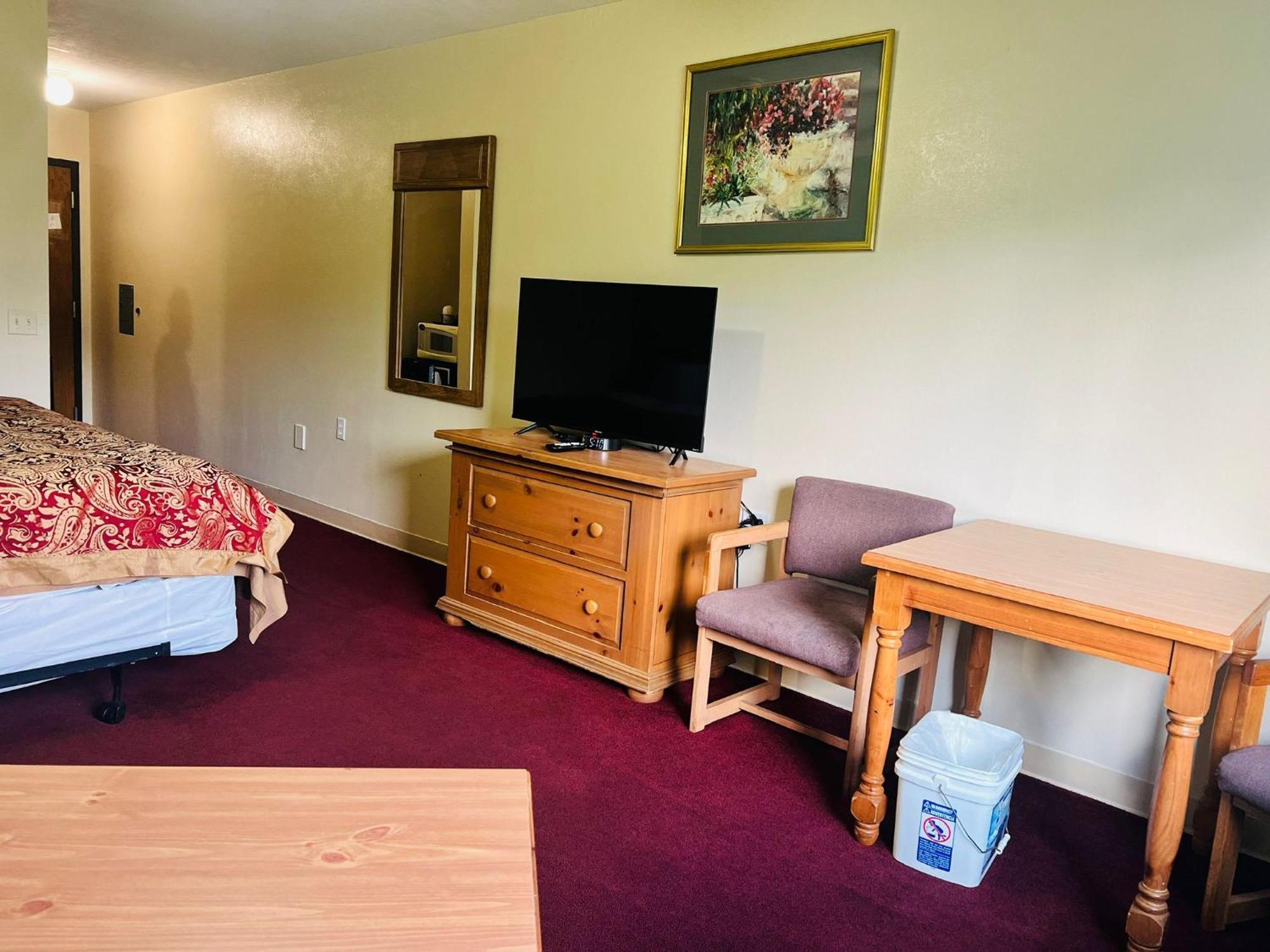 Villa Inn Motel Near Hwy 12 Wi Capital O Fort Atkinson Экстерьер фото